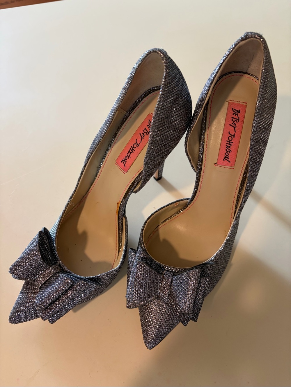 Betsey Johnson Prince D’ Orsay Bow Pumps Women’s 8.5 Silver/Pewter Fabric